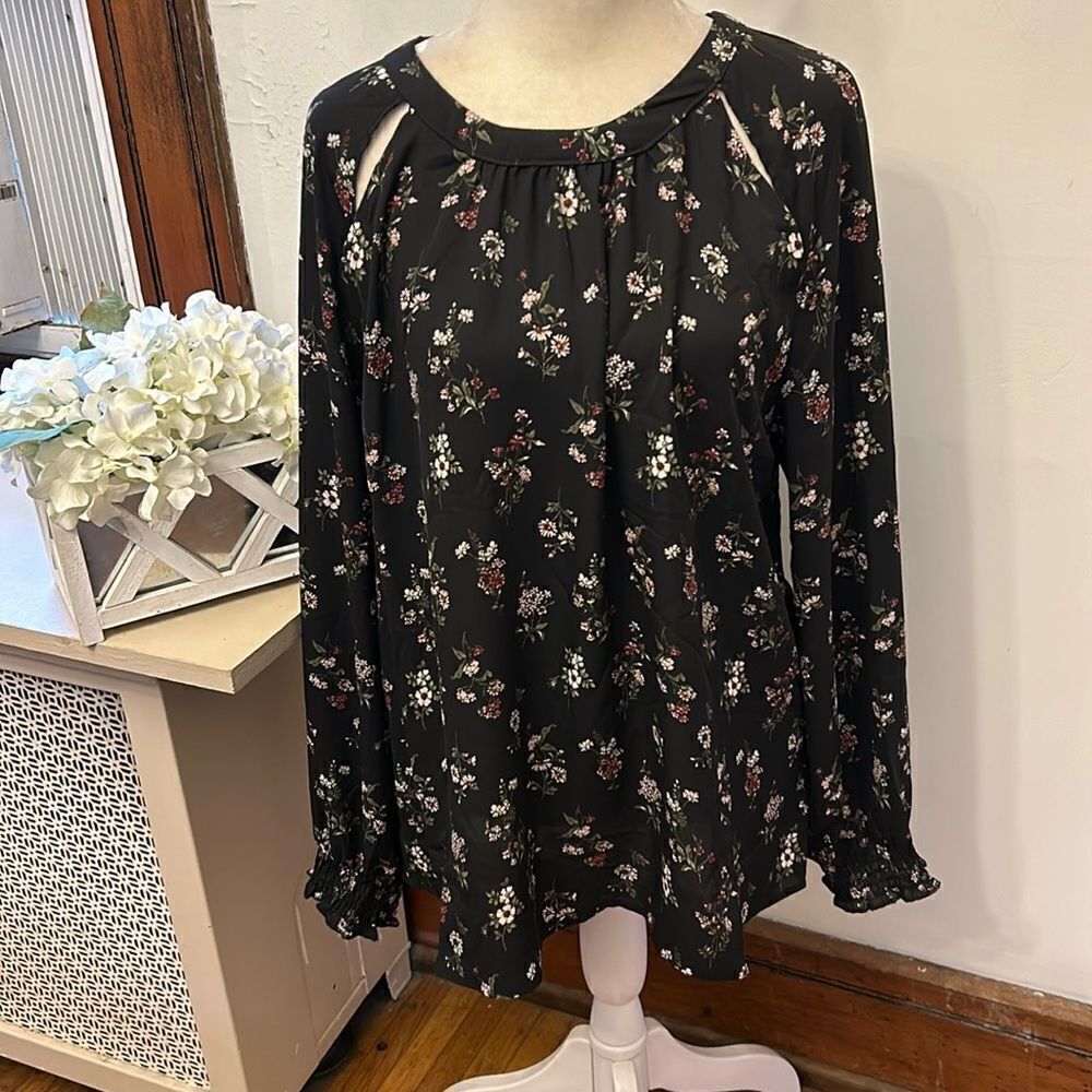 Bobeau black floral long sleeve cut out blouse Size M EUC